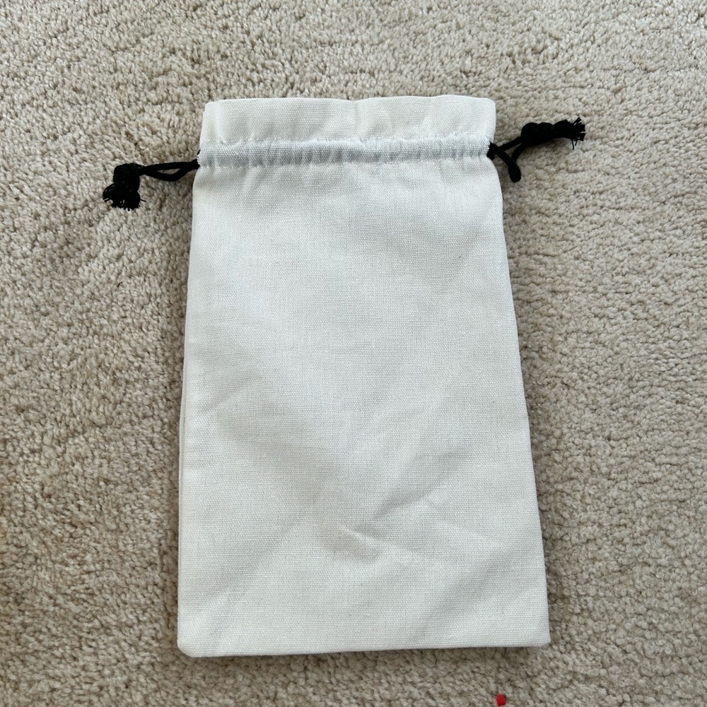 Small Mejuri Dust Bag - Picture 2 of 5